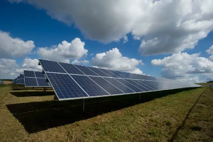 Ciência de dados e energias renováveis: Facebook Prophet para a previsão de geração de energia solar